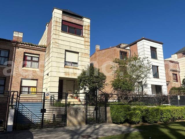 Villa en venta en Simancas, Urbanización El Plantío