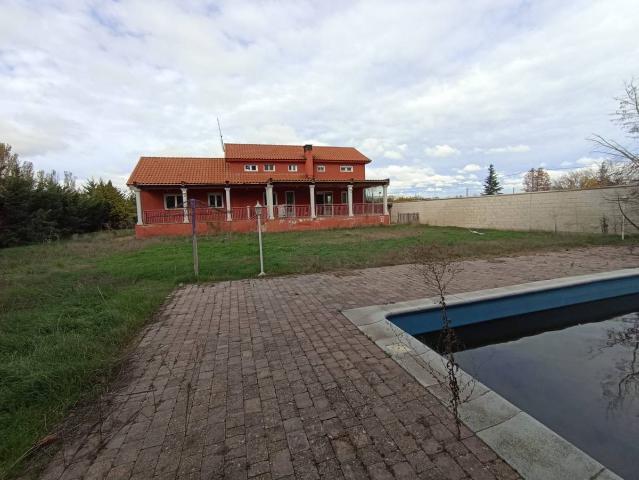 Villa en venta en Simancas, Urbanización El Plantío