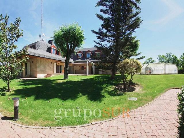 Villa en venta en Simancas, Urbanización El Plantío