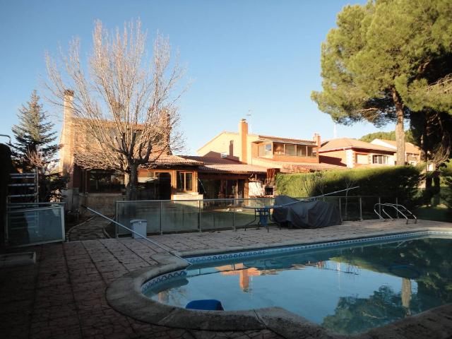 Villa en venta en Simancas, Urbanización El Plantío
