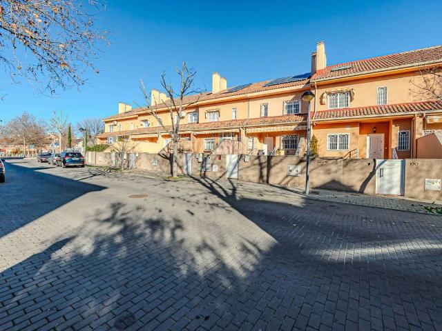 Villa en venta en Leganés, Flores