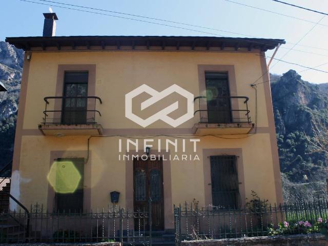 Chalet en venta en La Pola Somiedo, Somiedo