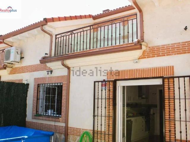 Villa en venta en Sotillo De La Adrada