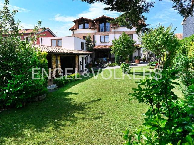 Chalet en venta en Bezana, Santa Cruz De Bezana