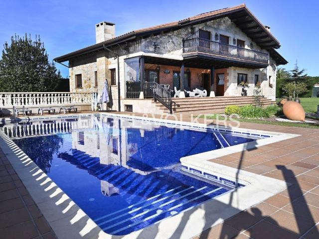 Chalet en venta en Bezana, Santa Cruz De Bezana