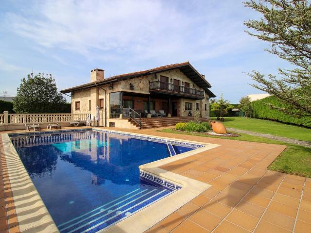 Chalet en venta en Bezana, Santa Cruz De Bezana