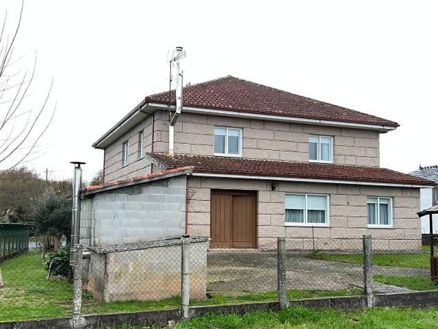 Chalet en venta en Chantada, Galicia