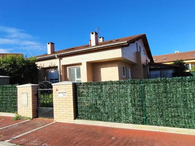 Chalet en venta en Sierrapando, Torrelavega