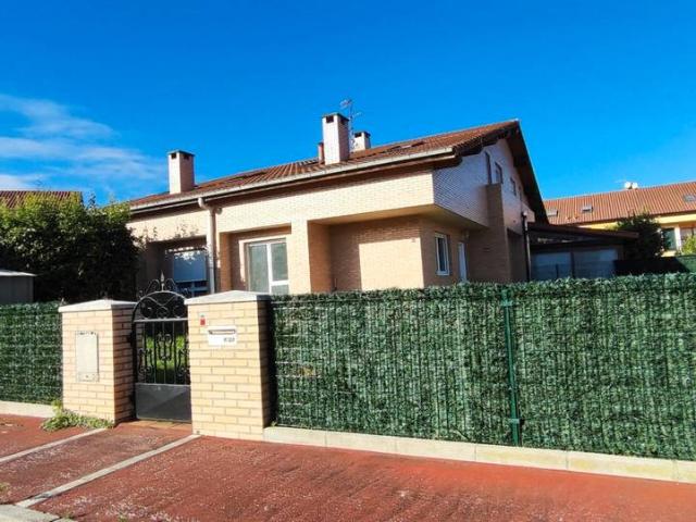 Chalet en venta en Sierrapando, Torrelavega