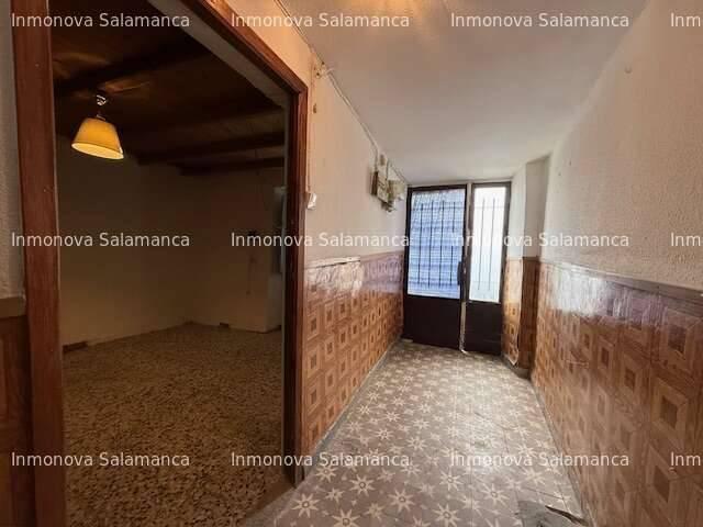 Villa en venta en Tarazona De Guareña