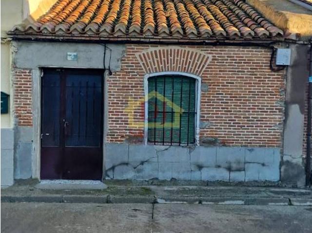 Villa en venta en Tarazona De Guareña