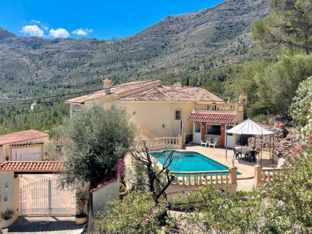 Chalet en venta en Tàrbena