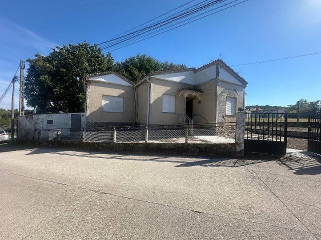 Chalet en venta en O Rapeiro, Teo