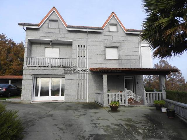 Villa en venta en Toén, Ribadela