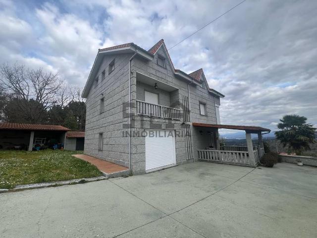 Villa en venta en Toén, Ribadela