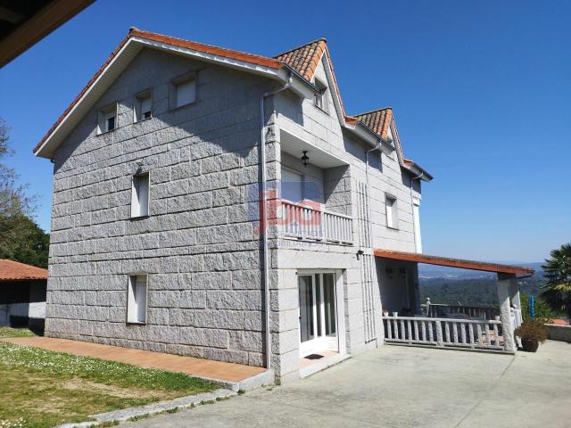 Villa en venta en Toén, Ribadela
