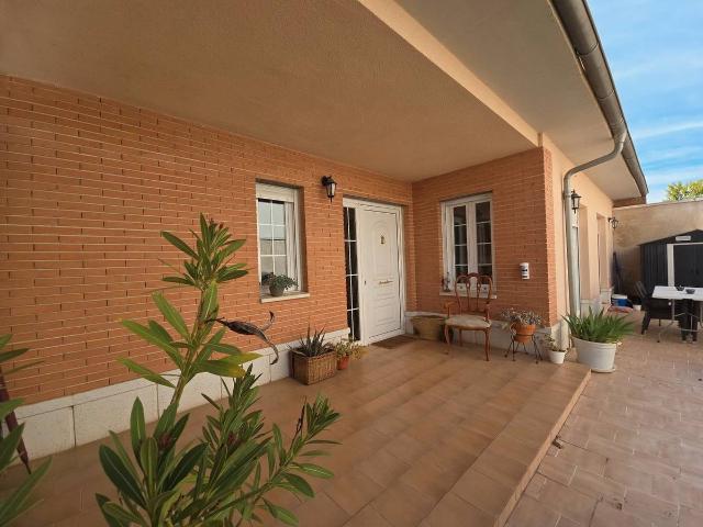 Villa en venta en Tordesillas