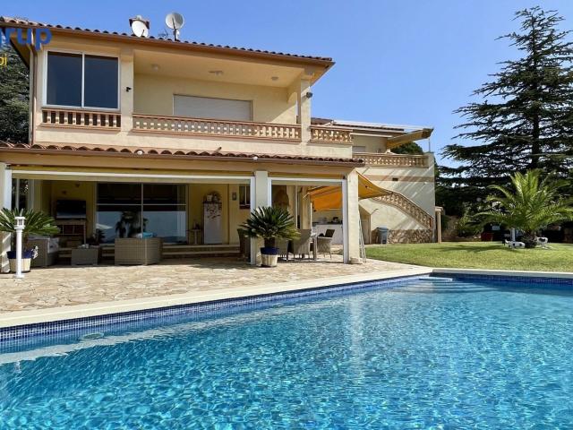 Villa en venta en Torroella De Montgrí