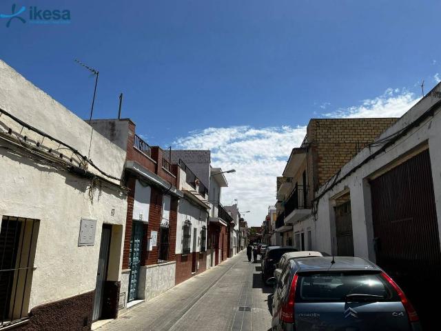 Villa en venta en Sevilla, El Arenal