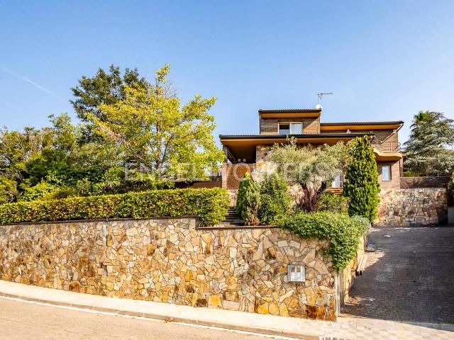 Villa en venta en Torrelles De Llobregat