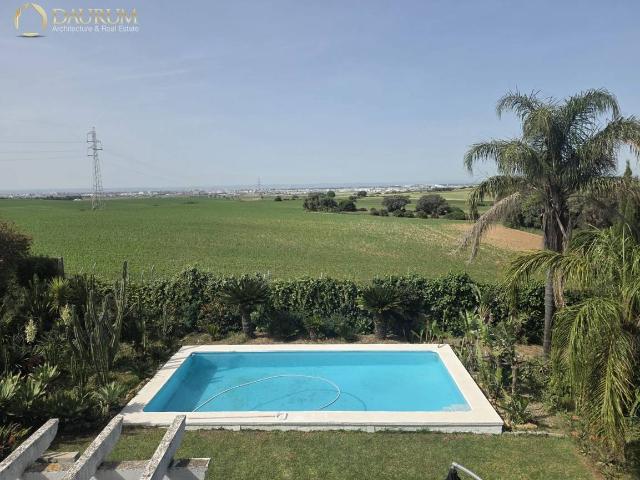 Chalet en venta en Alcalá De Guadaíra, Andalucía