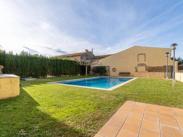Villa en venta en Torroella De Fluvià