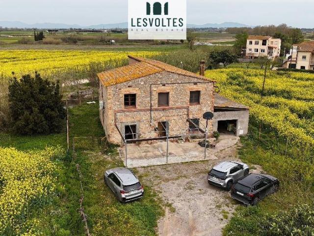 Villa en venta en Bellcaire D'empordà