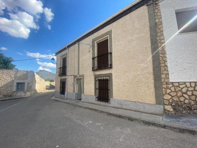 Villa en venta en Uclés