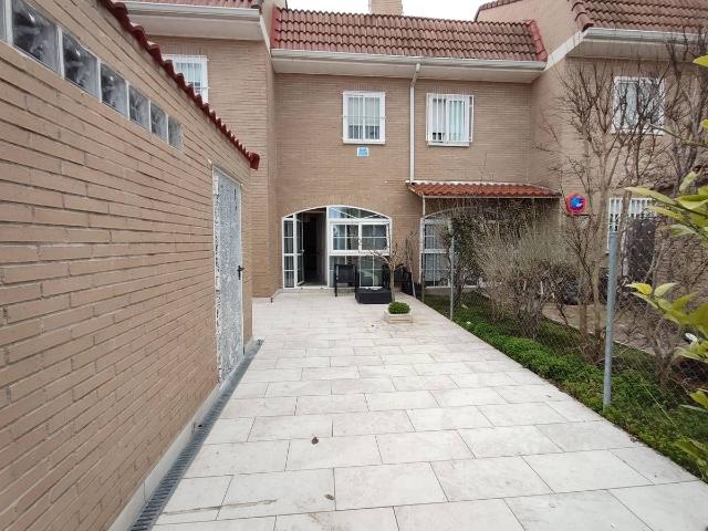 Chalet en venta en Ugena, Castilla-La Mancha