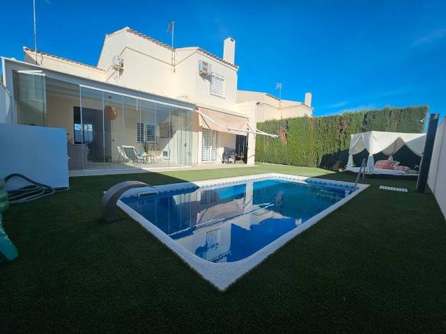 Chalet en venta en Umbrete, Sevilla