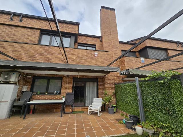 Chalet en venta en Meco, Madrid