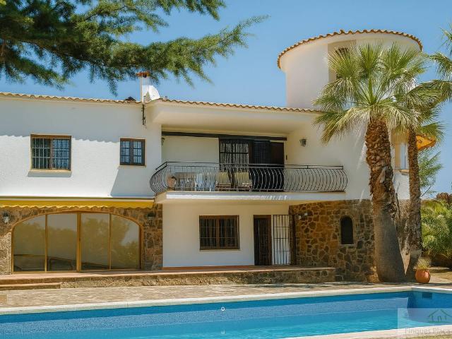 Villa en venta en Castell-platja D'aro