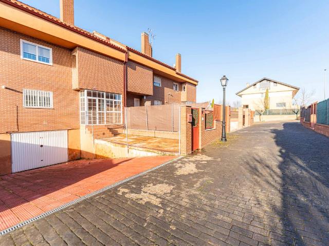 Chalet en venta en Arroyomolinos, Madrid