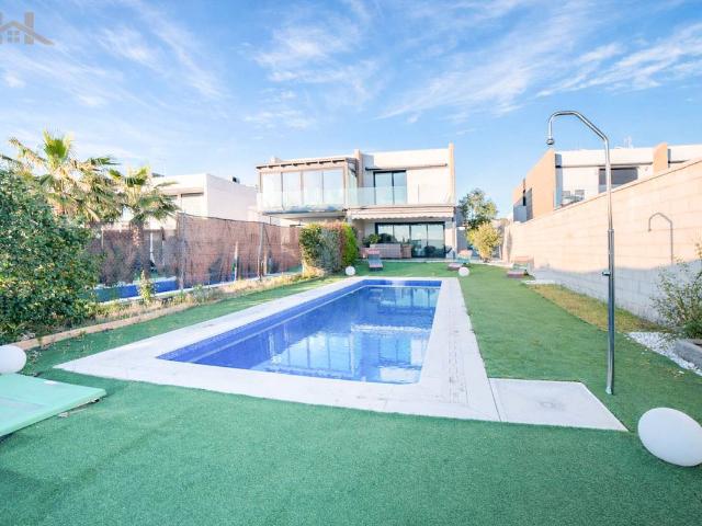 Chalet en venta en Arroyomolinos, Madrid