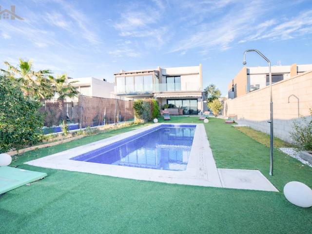 Chalet en venta en Arroyomolinos, Madrid