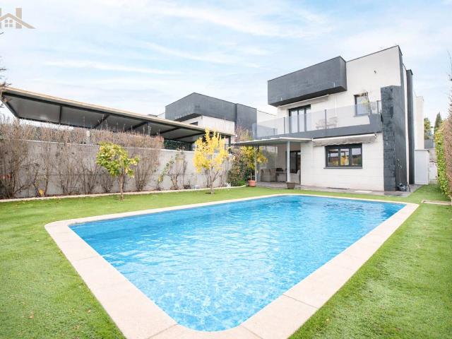 Chalet en venta en Arroyomolinos, Madrid