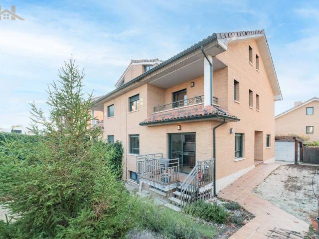 Chalet en venta en Arroyomolinos, Madrid