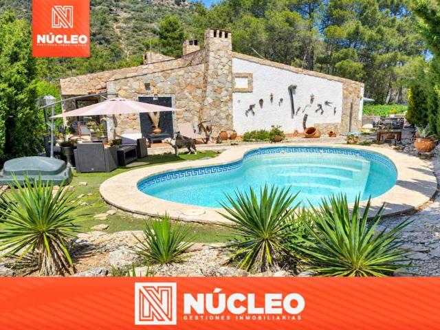 Chalet en venta en Utiel, València / Valencia