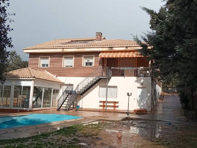 Villa en venta en Valdeaveruelo