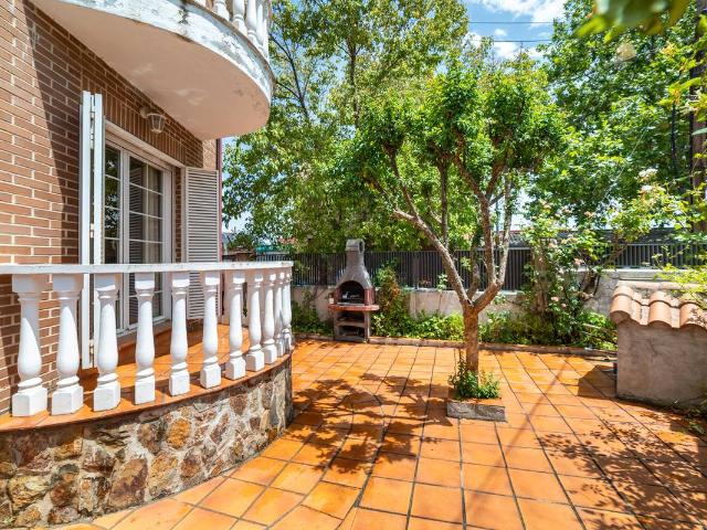 Chalet en venta en Cortes, Madrid