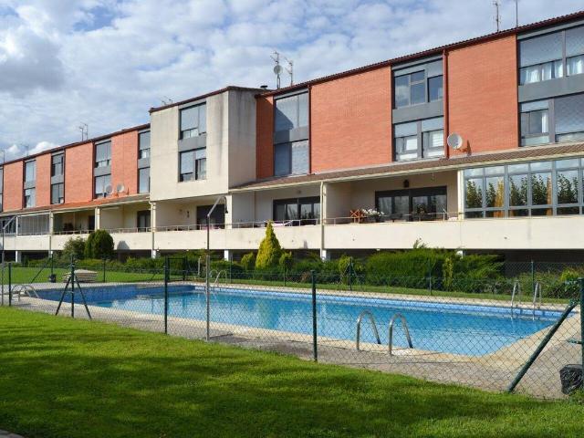 Chalet en venta en Valdefresno, León