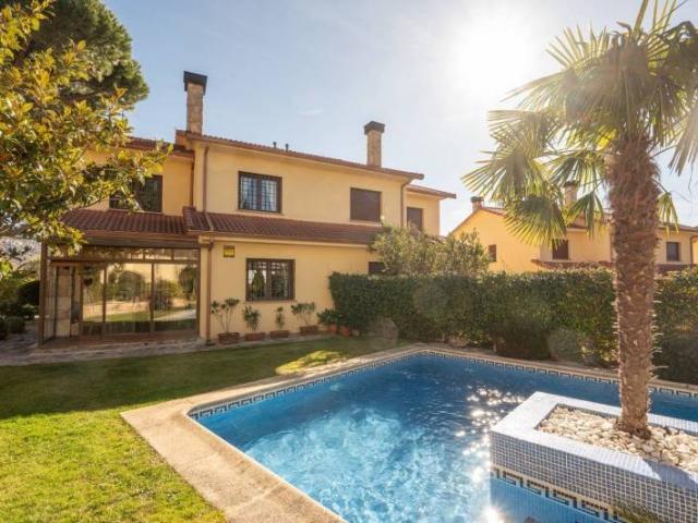 Chalet en venta en Sexmo de Lozoya, Valdemanco