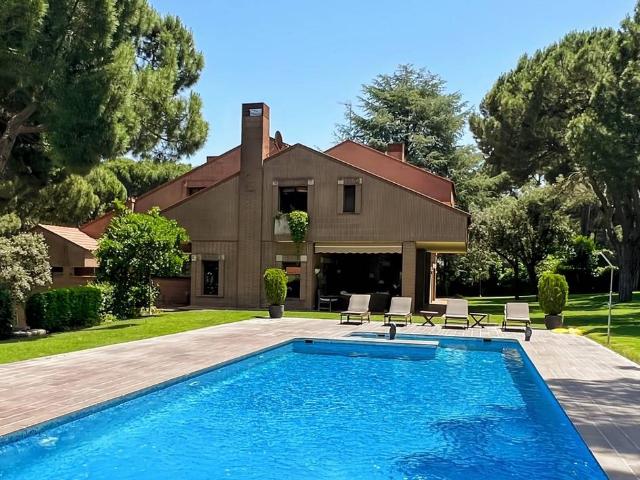 Villa en venta en Boadilla Del Monte