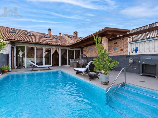 Chalet en venta en Flores, Leganés