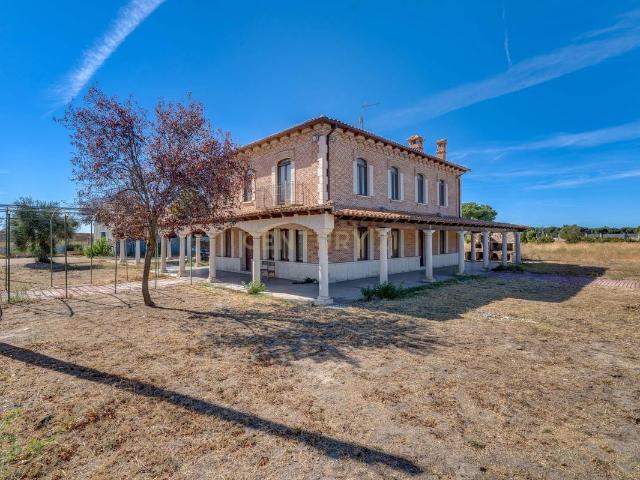 Chalet en venta en Valdestillas, Castilla y León