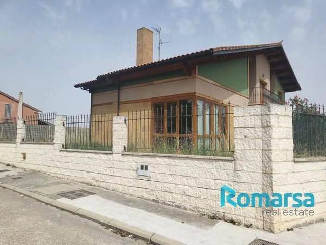Chalet en venta en Valdestillas, Valladolid