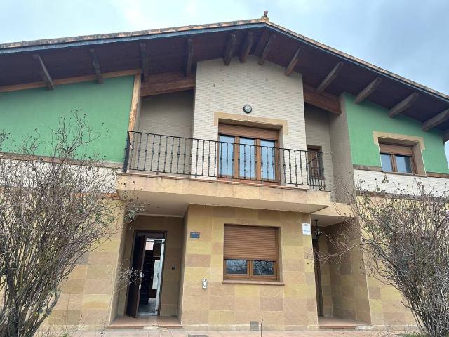 Chalet en venta en Valdestillas, Valladolid