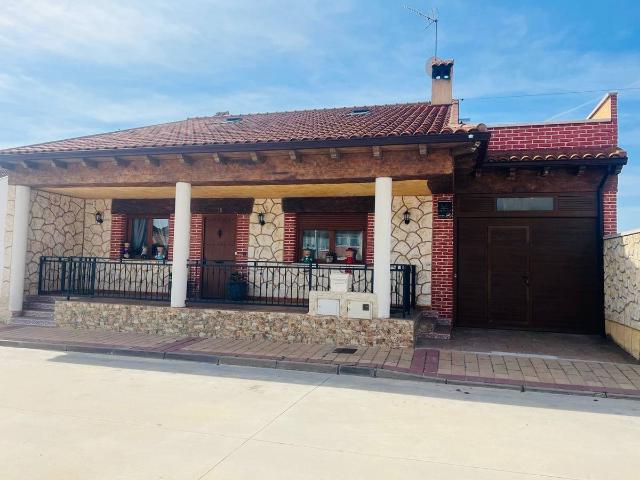Chalet en venta en Valdestillas, Castilla y León