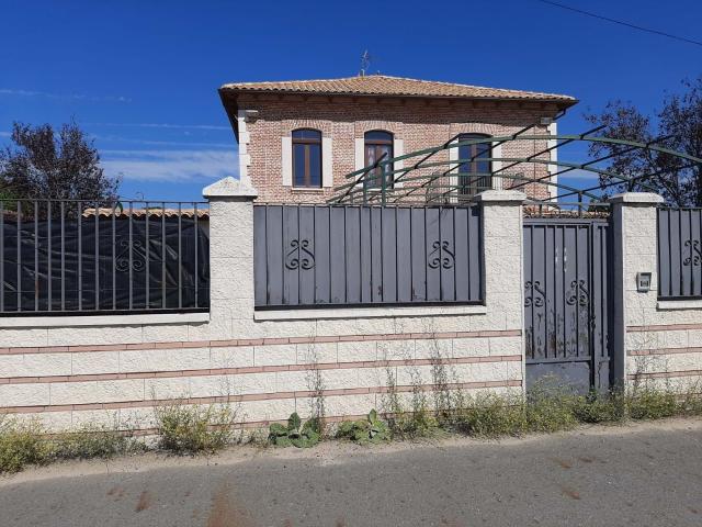 Villa en venta en Valdestillas