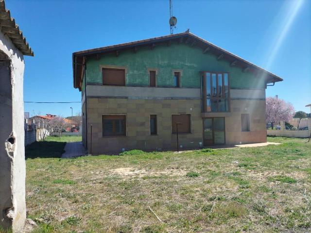 Villa en venta en Valdestillas